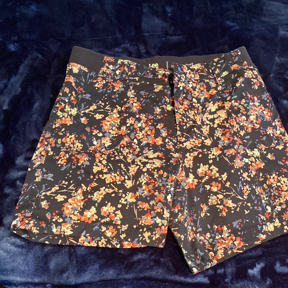 Cute ladies pink and blue floral shorts!
